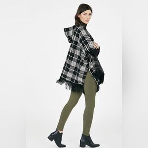 ****  JUSTFAB  Fringe Plaid Cape/Shawl (S)